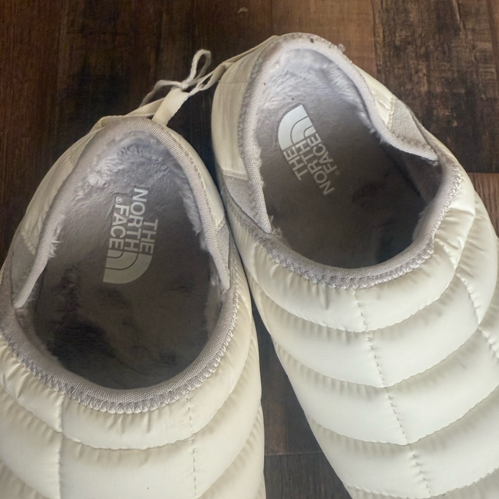 NWOT - the North Face- Women’s THERMOBALL™ Traction Mules  size 8 - Picture 3 of 6